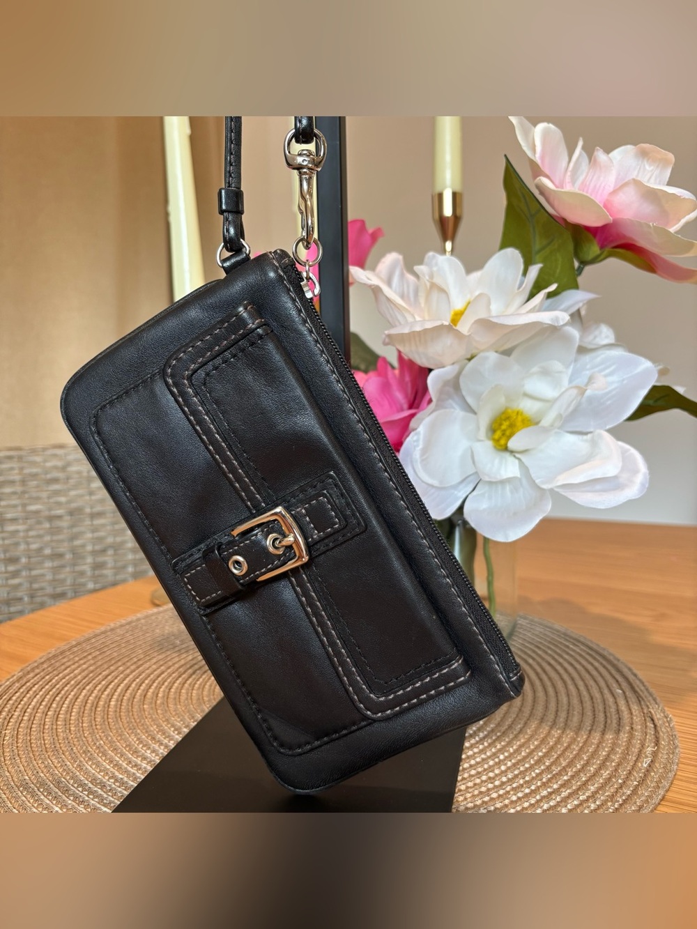 Vintage Coach Soho Black Leather Wristlet Buckle Pocket Wallet Zip Closure